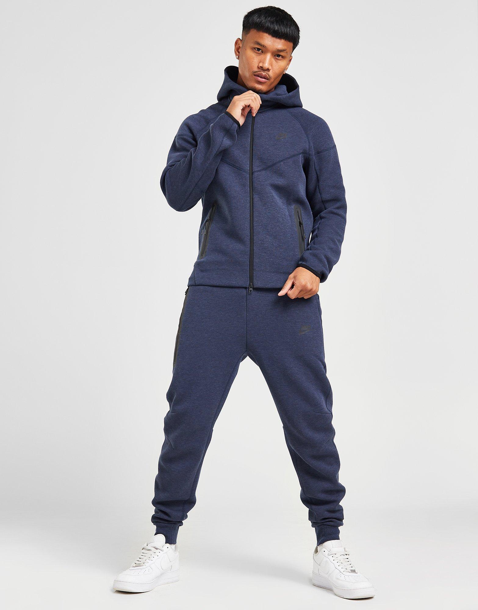 ג'קט קפוצ'ון Tech Fleece Windrunner