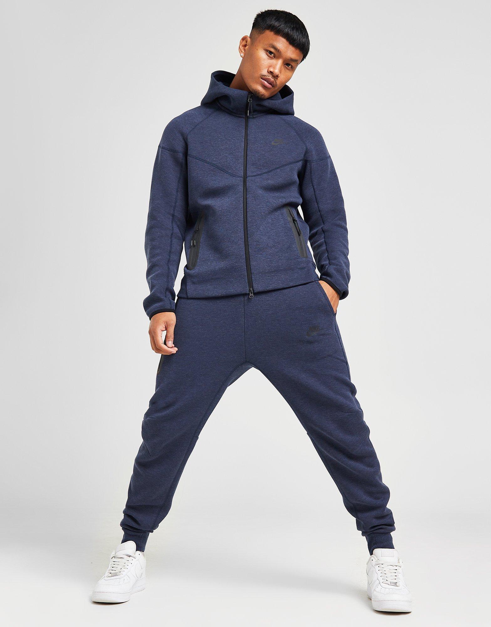 ג'קט קפוצ'ון Tech Fleece Windrunner