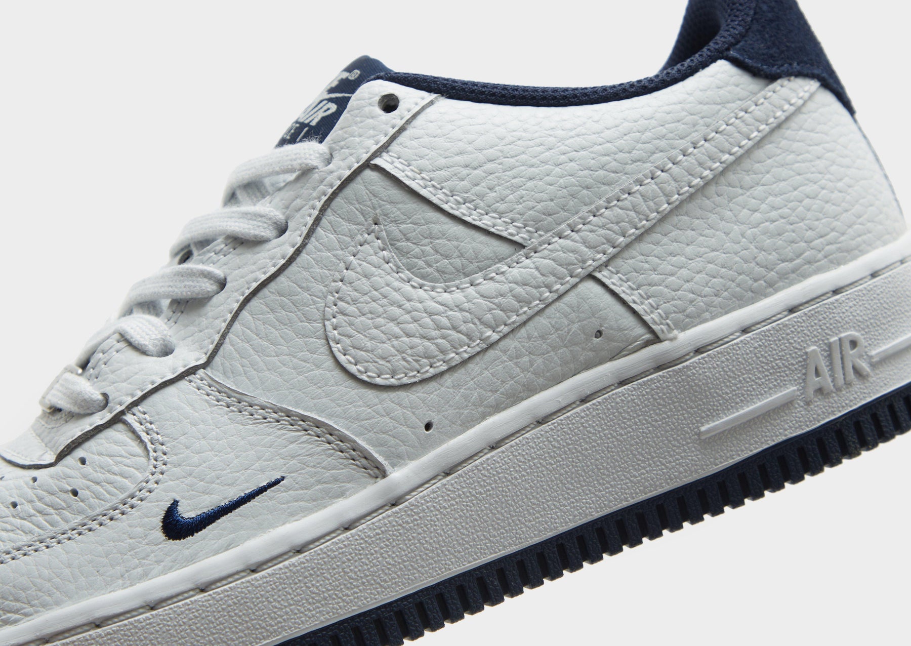 סניקרס Air Force 1 LV8 | ג'וניורס