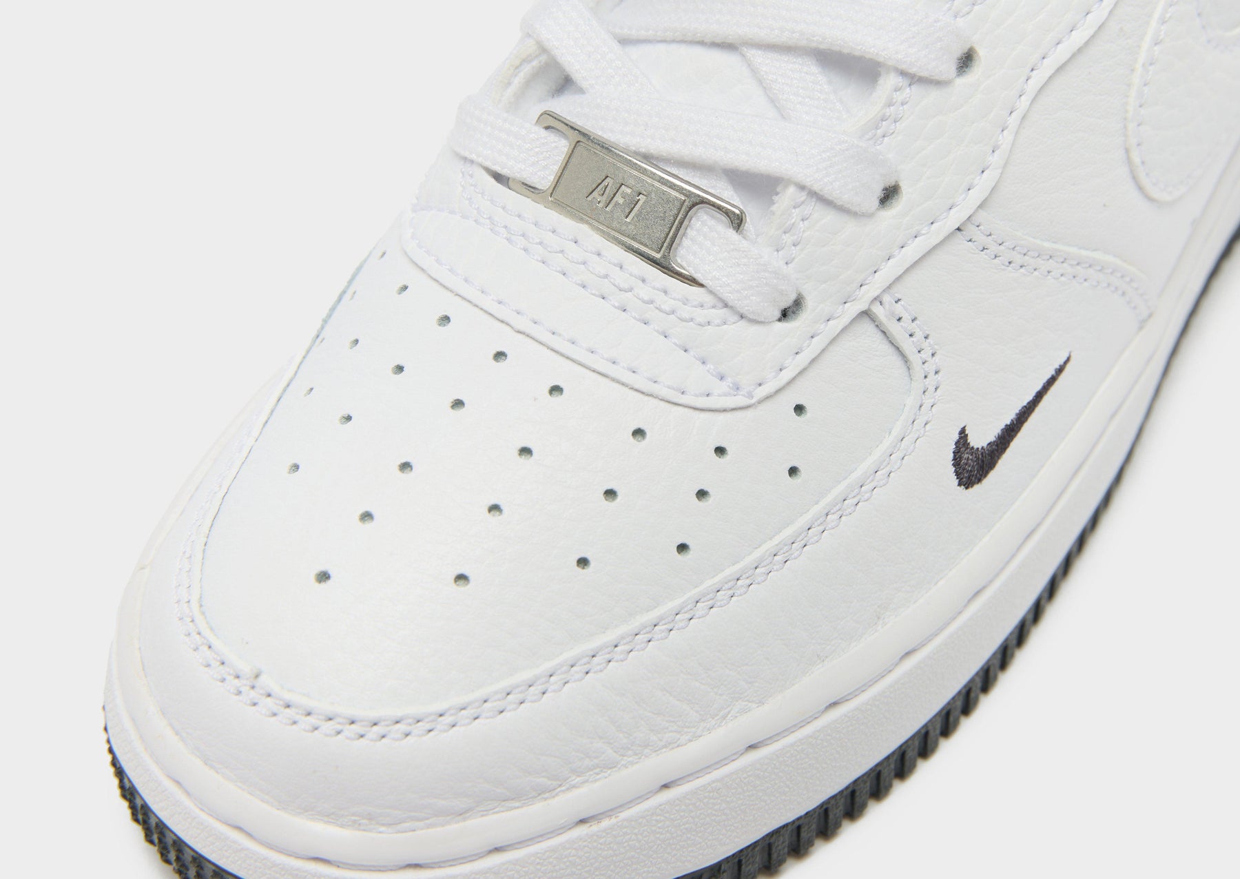 סניקרס Air Force 1 LV8 | ג'וניורס