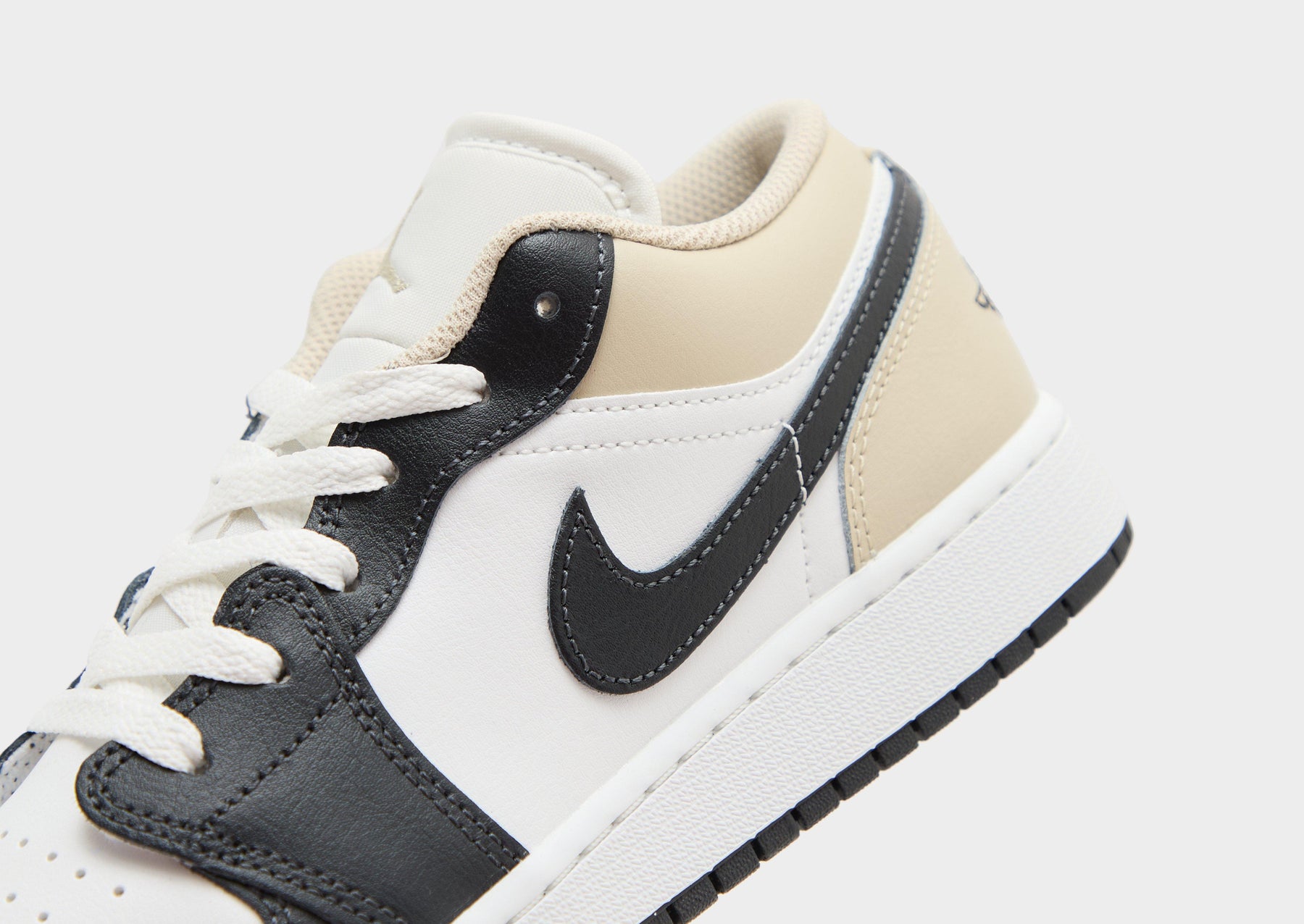 סניקרס Air Jordan 1 Low White Rattan Off-Noir | ג'וניורס