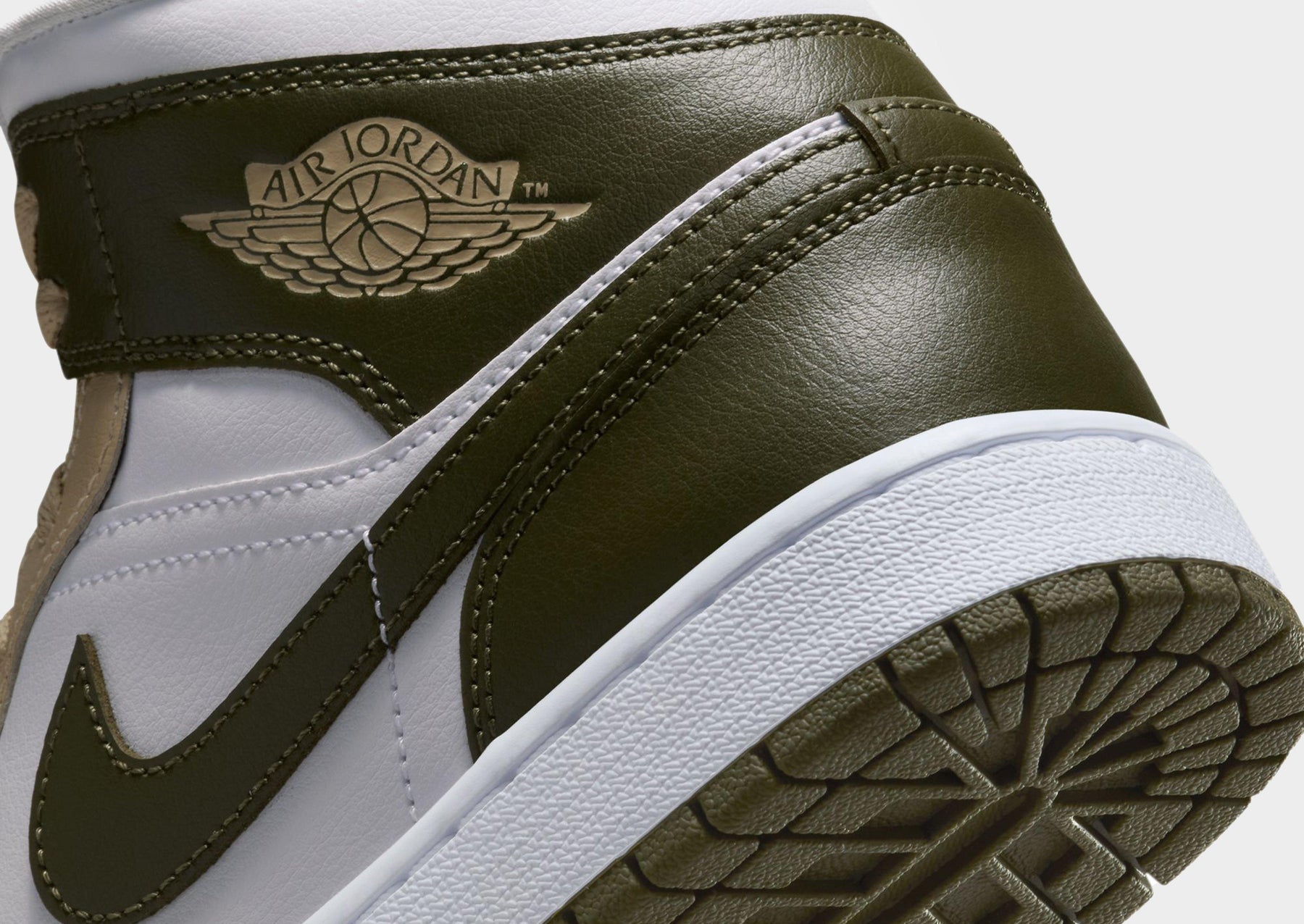 סניקרס Air Jordan 1 Mid Military Drab | נשים