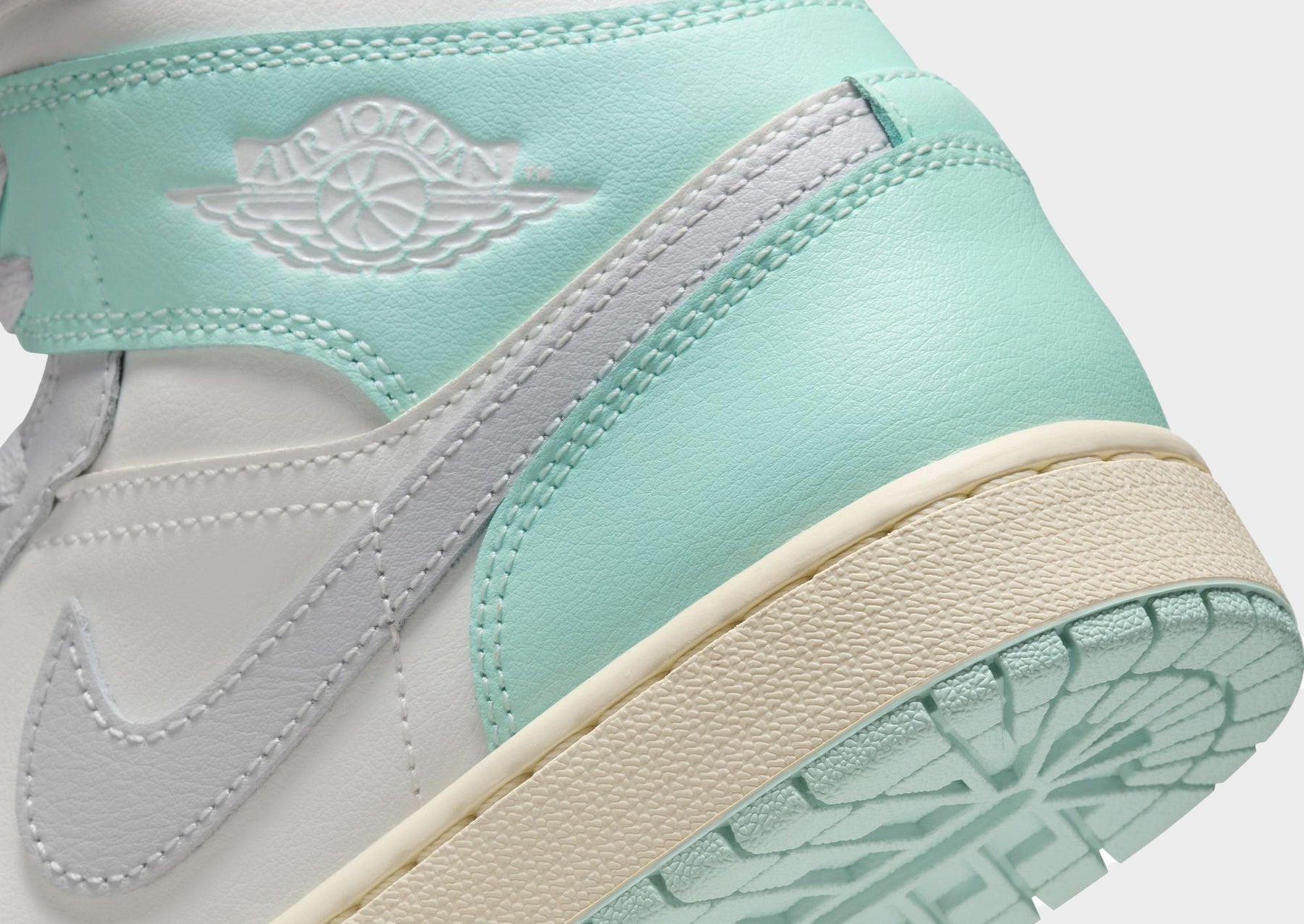 סניקרס Air Jordan 1 Mid Football Grey Igloo | נשים