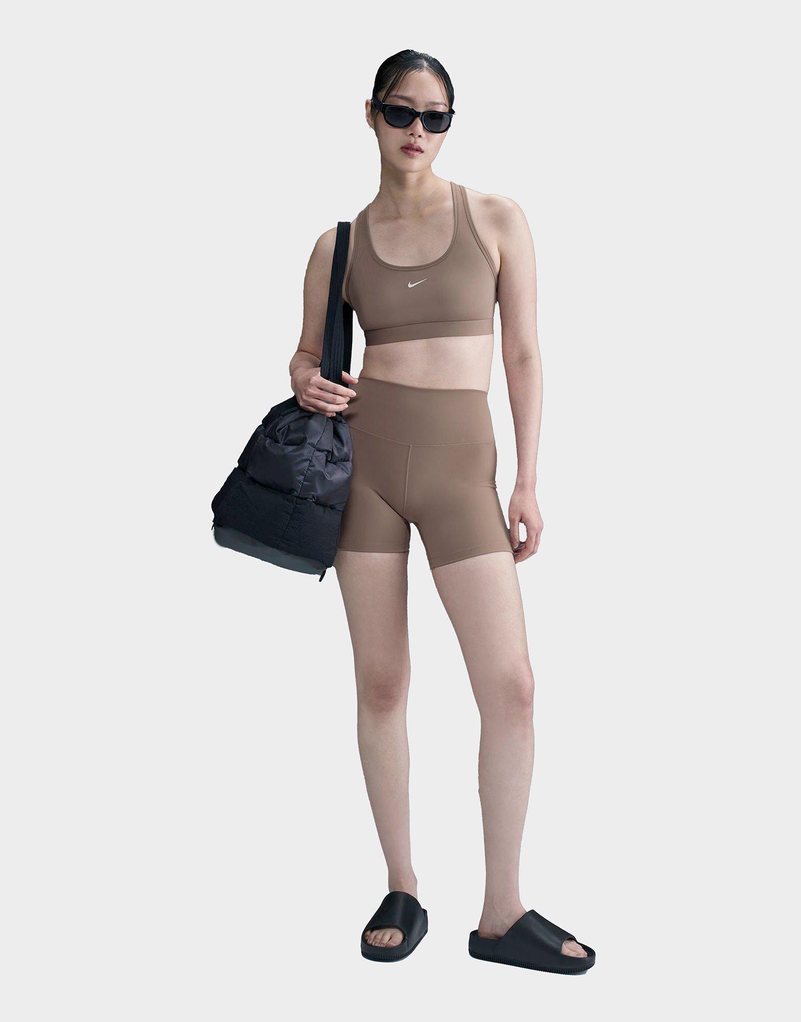 טופ ספורט דריי פיט Swoosh | נשים