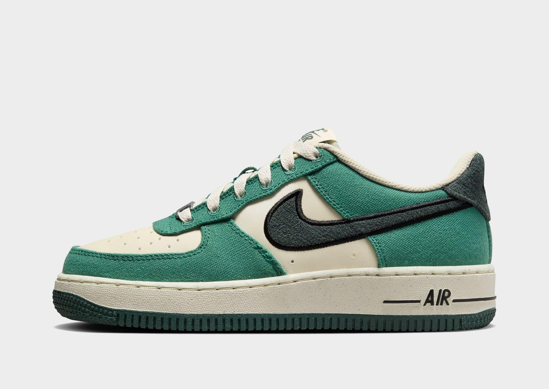 סניקרס Air Force 1 LV8 | ג'וניורס