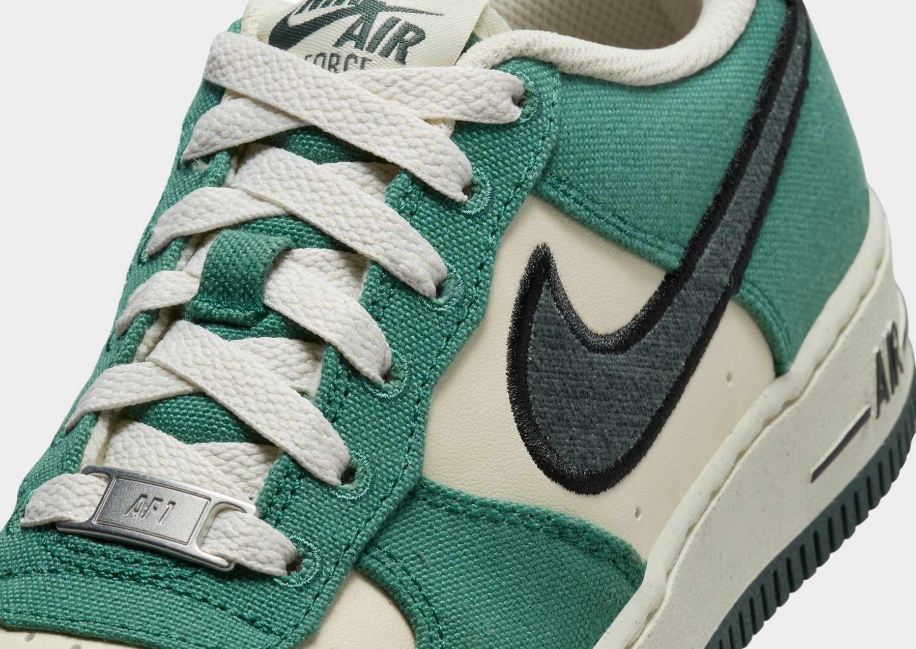 סניקרס Air Force 1 LV8 | ג'וניורס