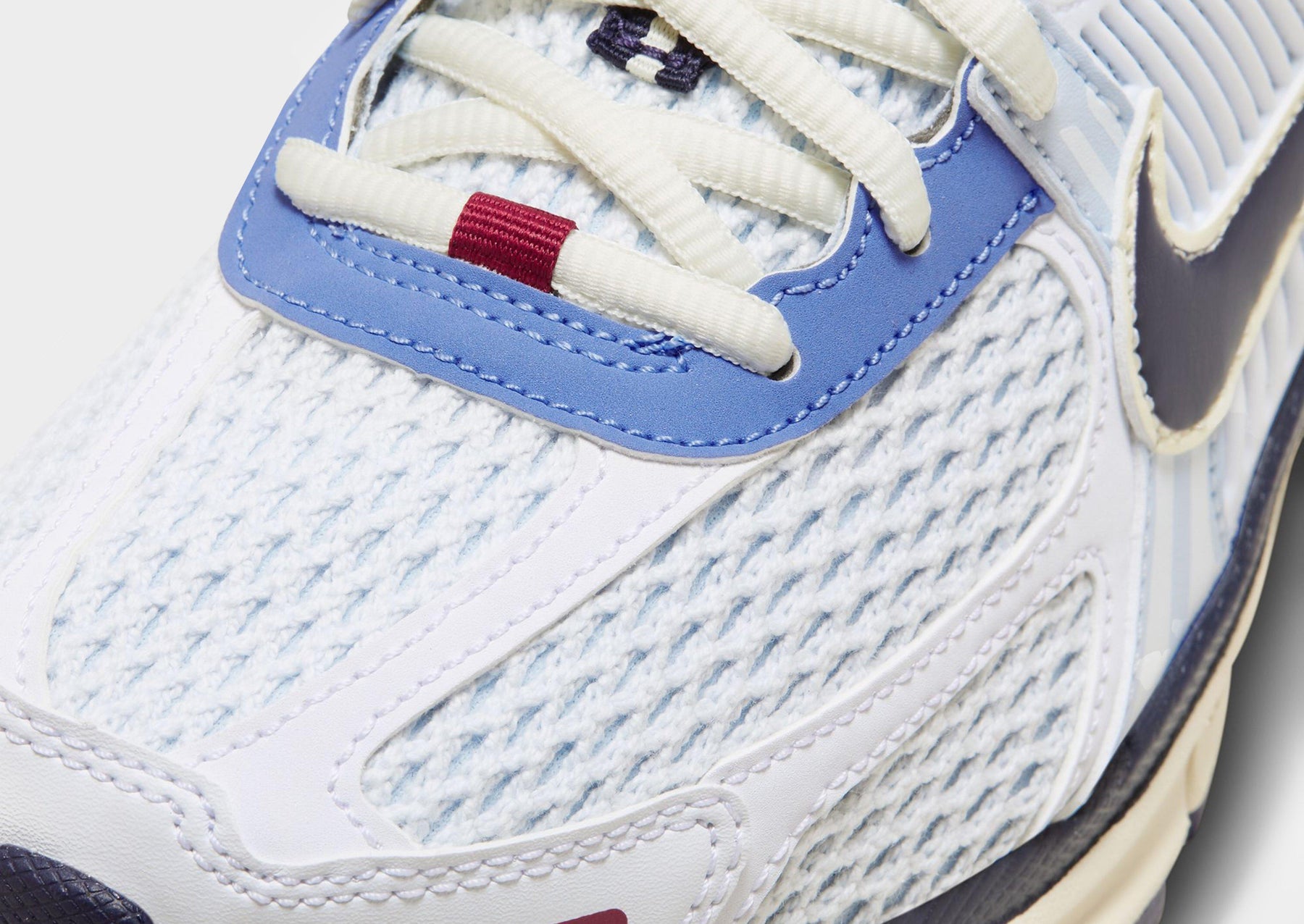 סניקרס Air Zoom Vomero 5 | נשים