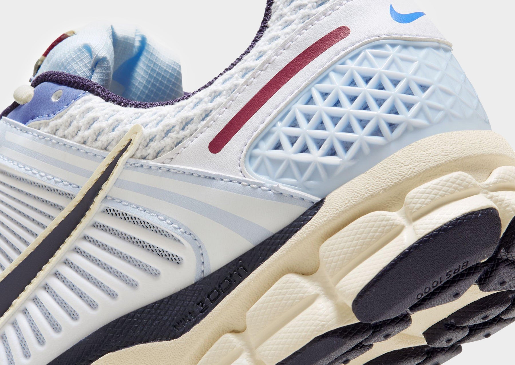 סניקרס Air Zoom Vomero 5 | נשים