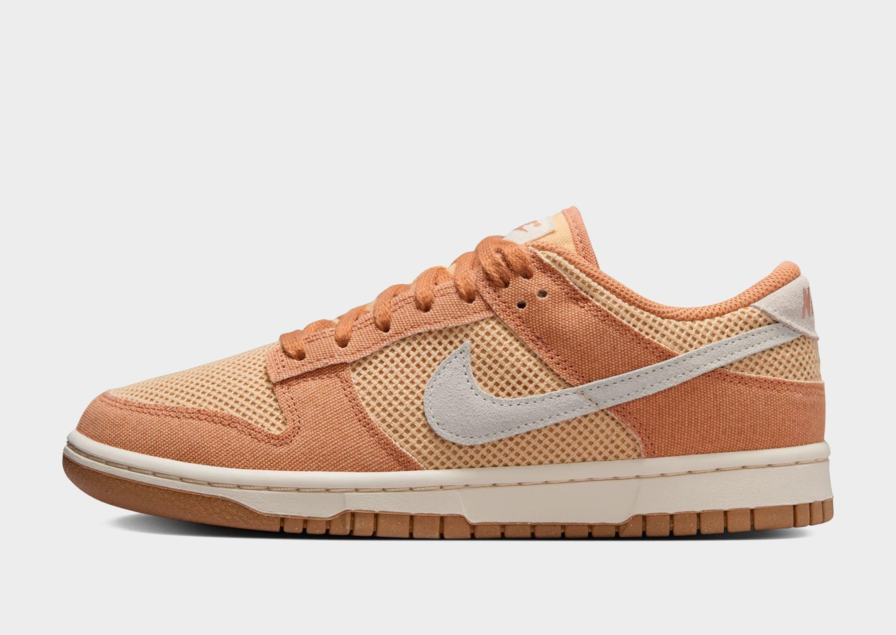 סניקרס Dunk Low SE Next Nature Amber Brown | נשים