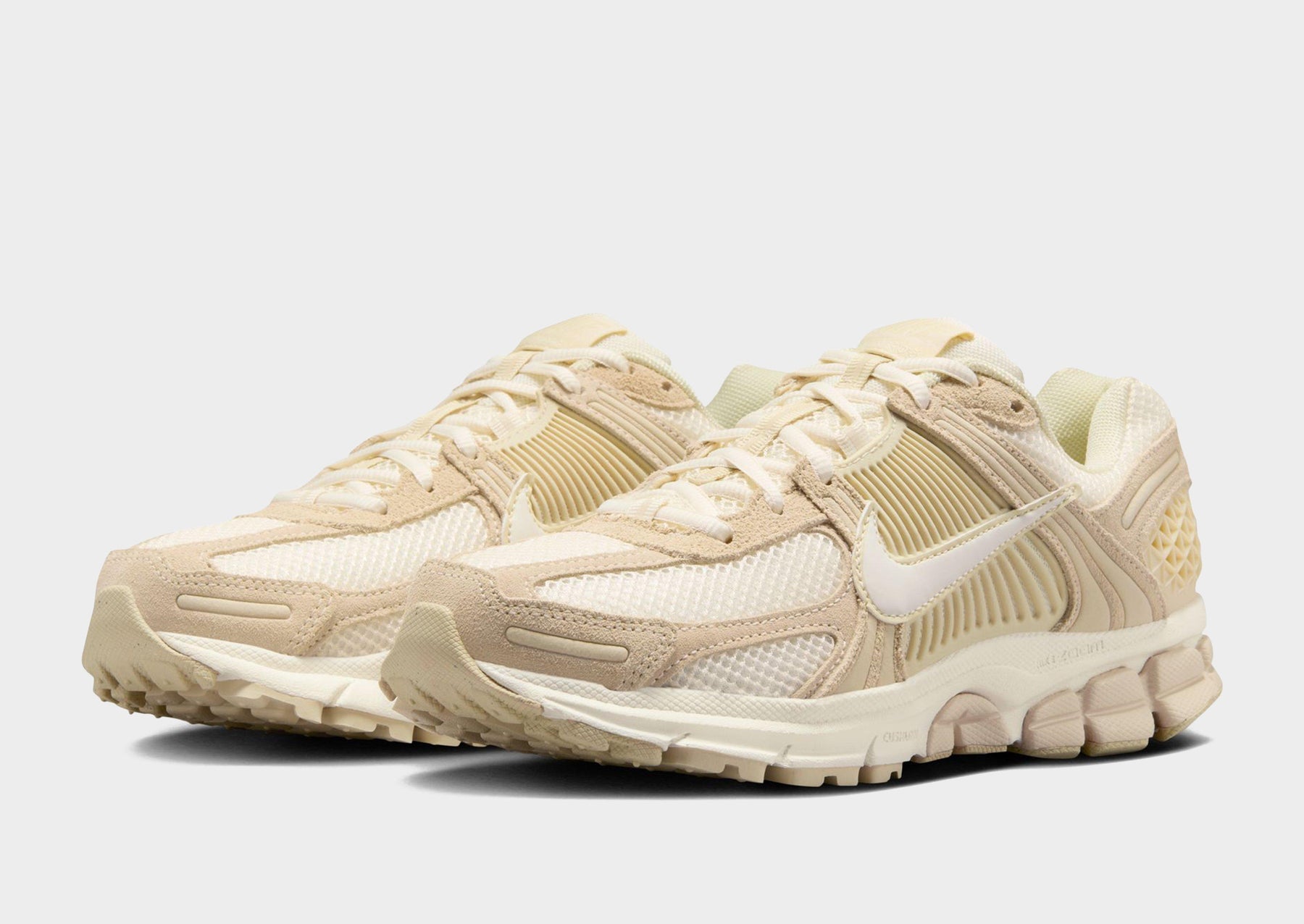 סניקרס Air Zoom Vomero 5 | נשים