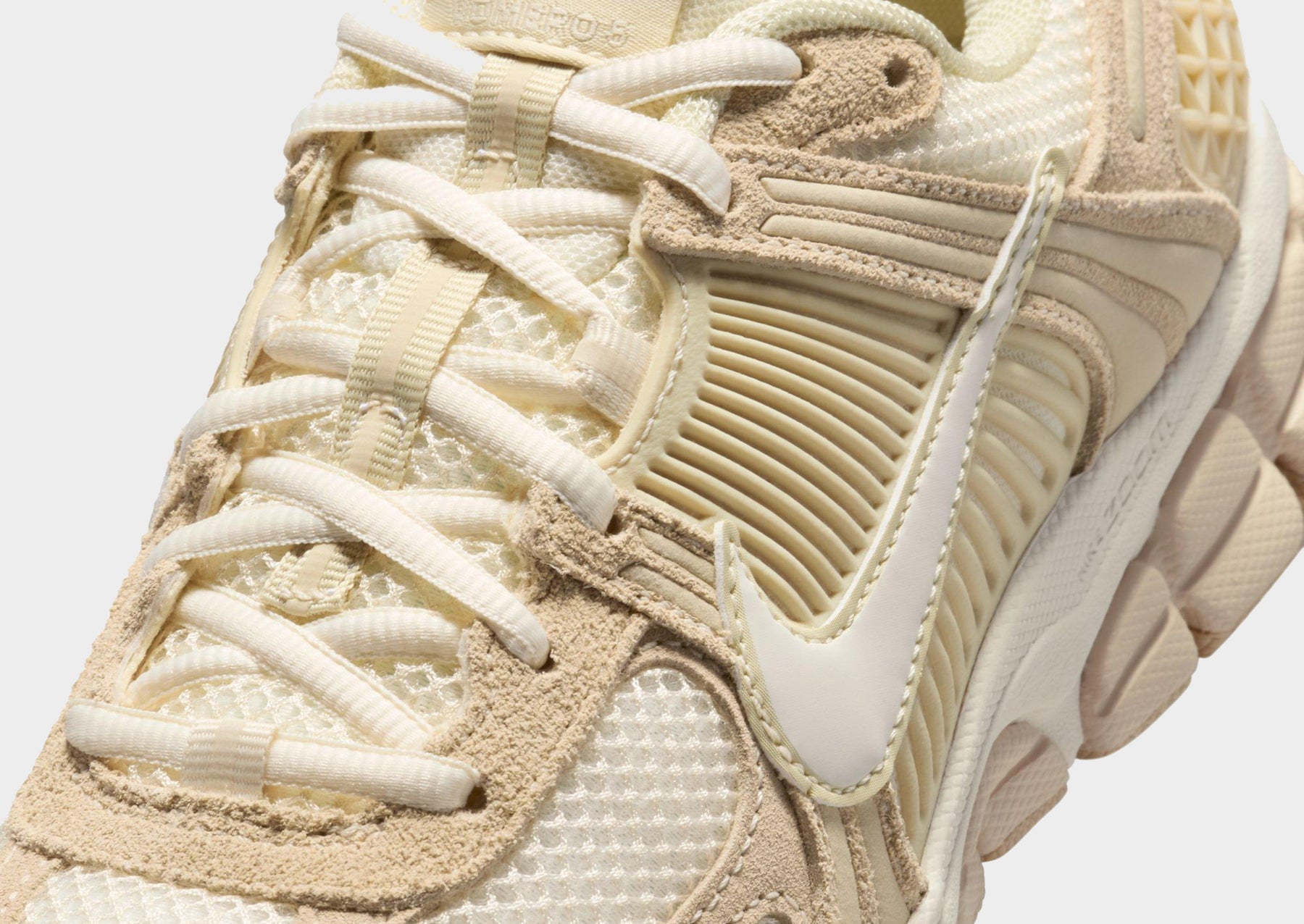 סניקרס Air Zoom Vomero 5 | נשים