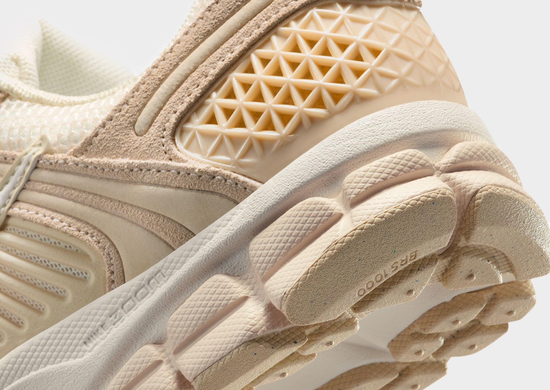 סניקרס Air Zoom Vomero 5 | נשים