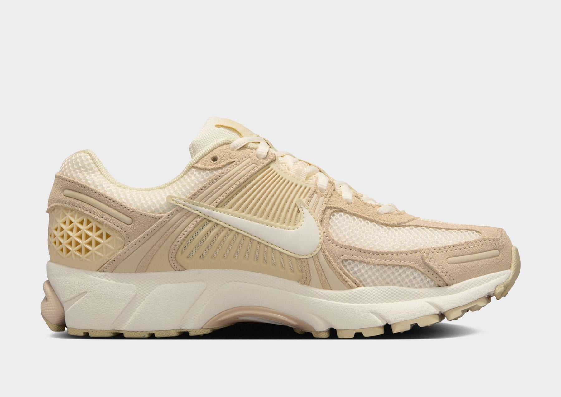 סניקרס Air Zoom Vomero 5 | נשים