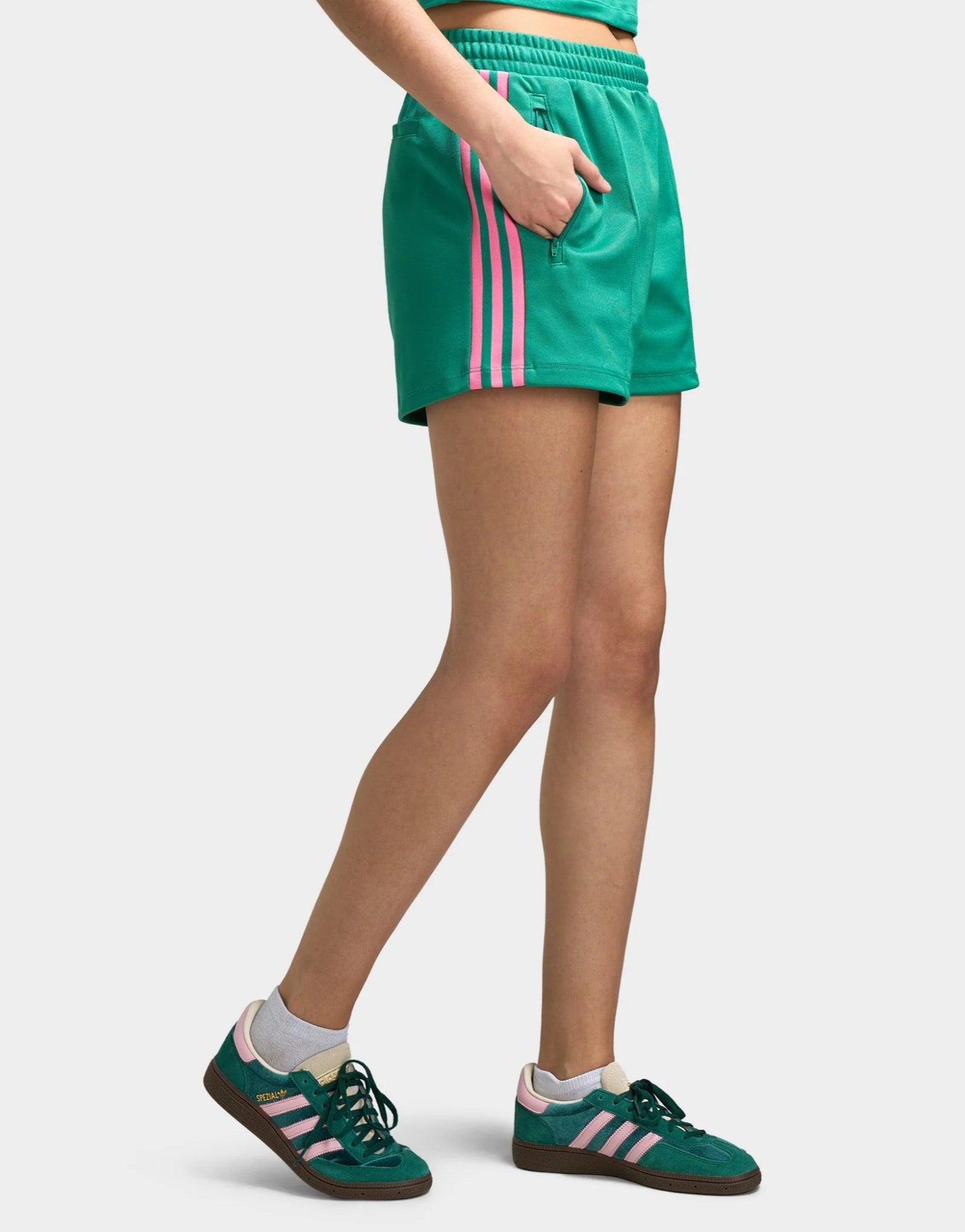 מכנסיים קצרים Firebird | נשים