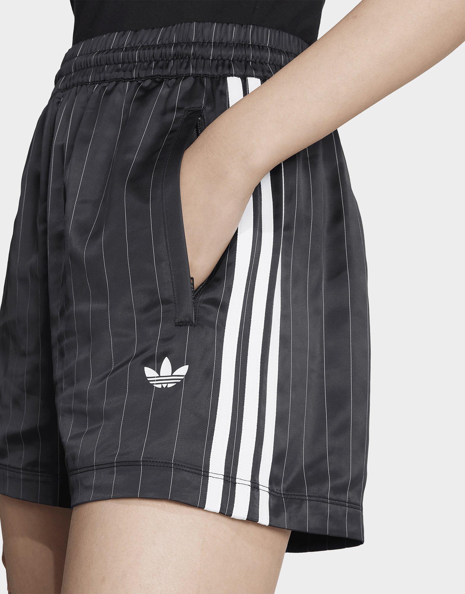 מכנסיים קצרים Pinstripe Satin | נשים