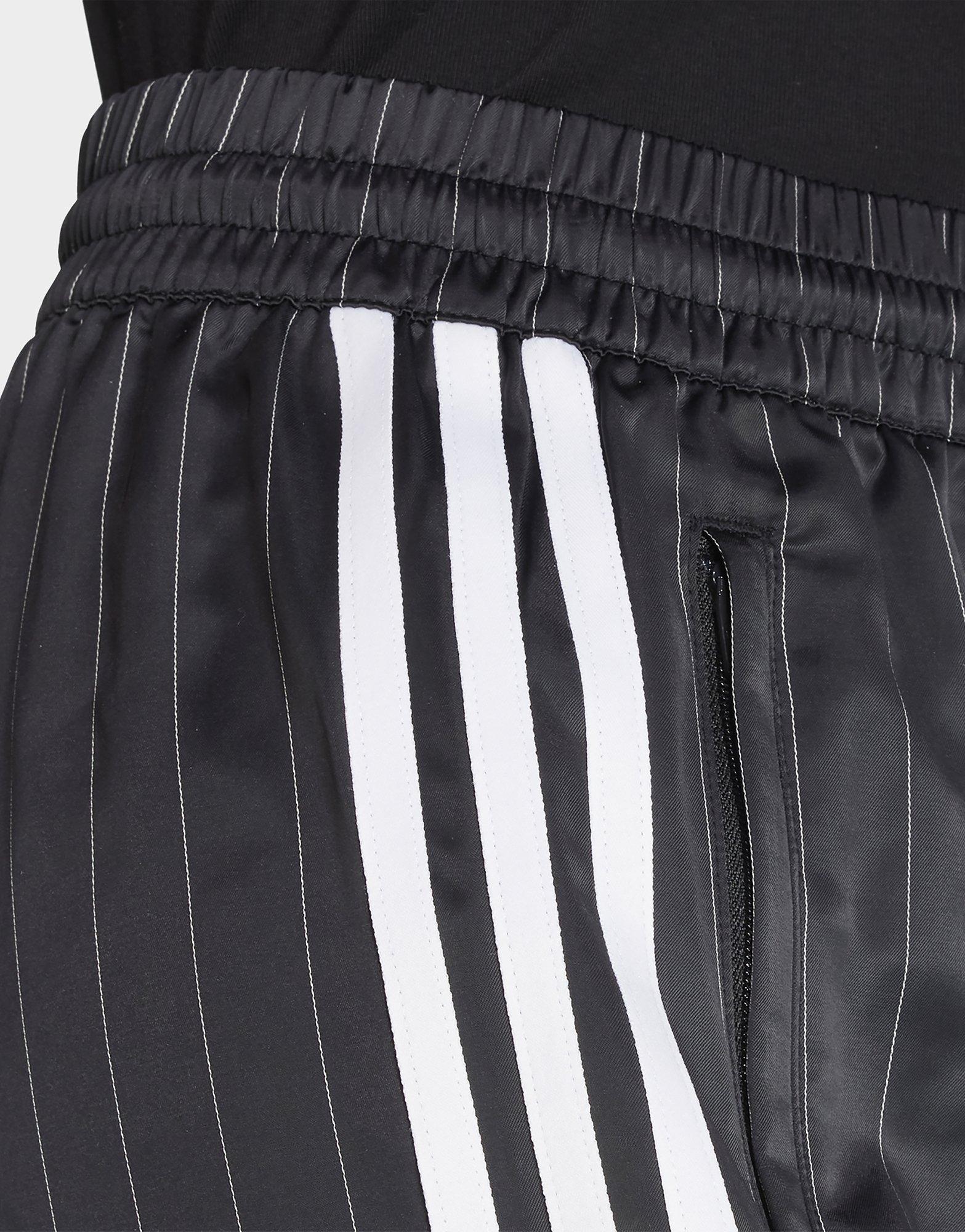מכנסיים קצרים Pinstripe Satin | נשים