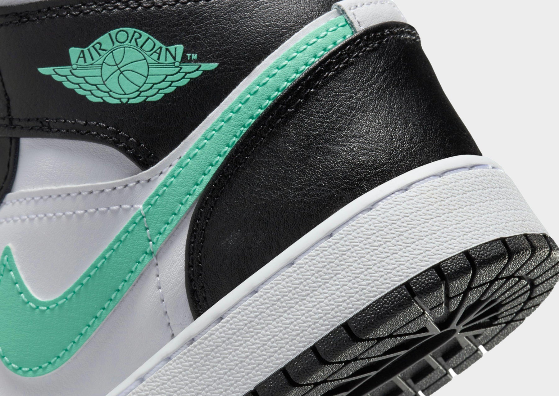 סניקרס Air Jordan 1 Mid Green Glow | ג'וניורס