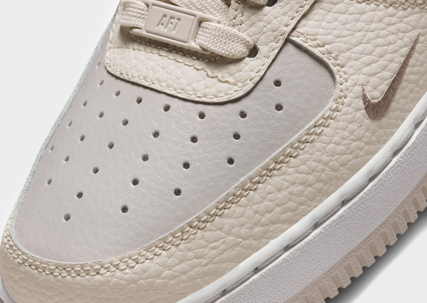 סניקרס Air Force 1 '07 | נשים