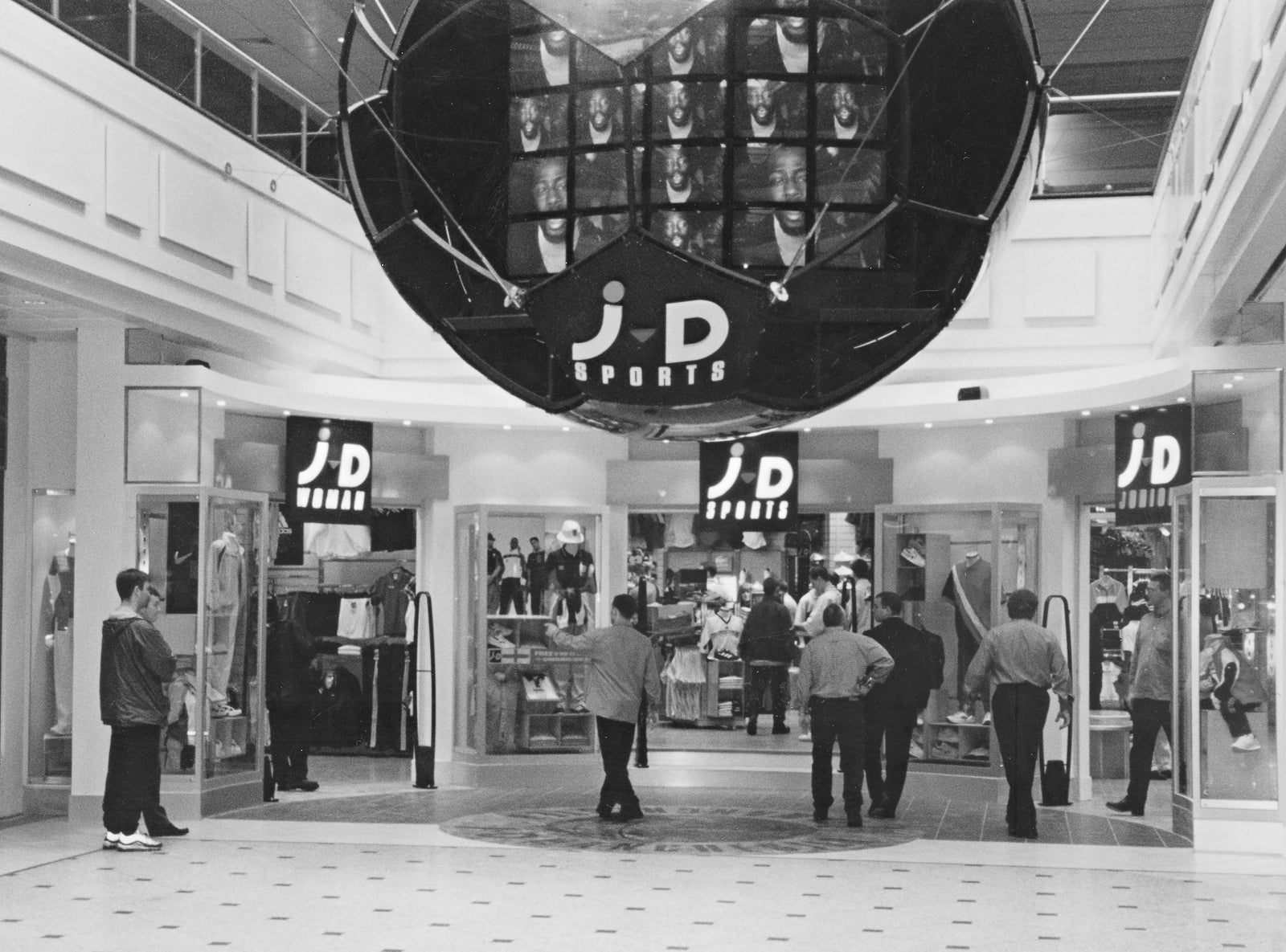 חנות JD SPORTS  ב1981