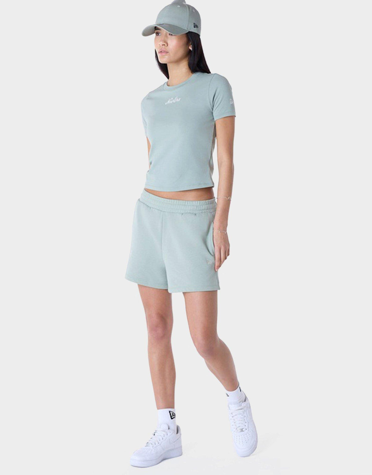 טי שירט קרופ לוגו Slim | נשים