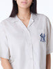 חולצה מכופתרת NY Yankees Script Revere | נשים