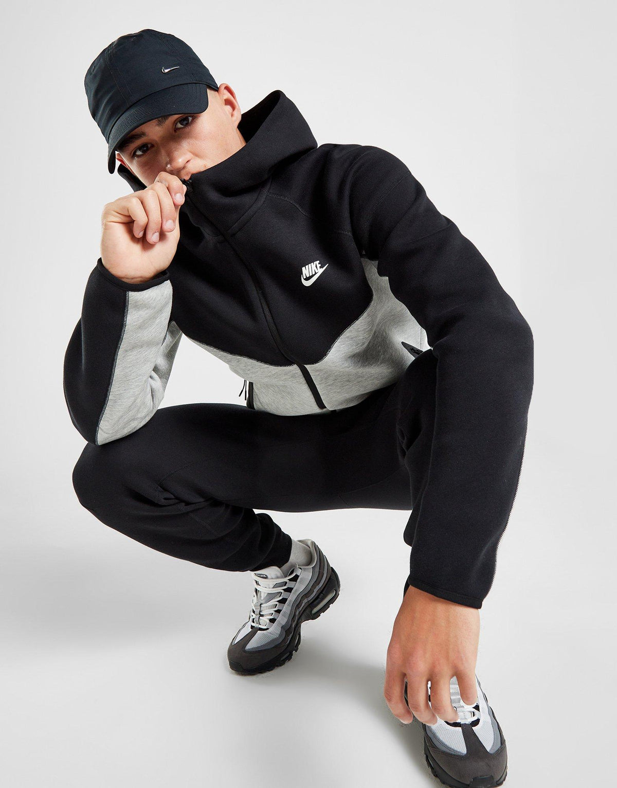 ג'קט קפוצ'ון Tech Fleece Windrunner