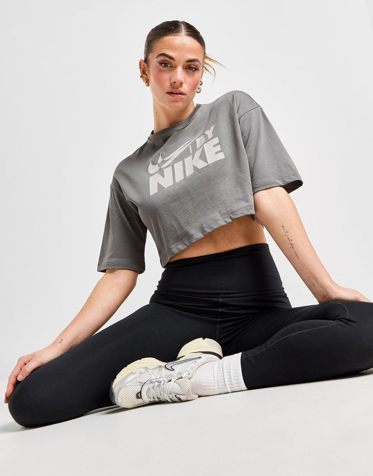 טי שירט קרופ Sportswear Swoosh | נשים