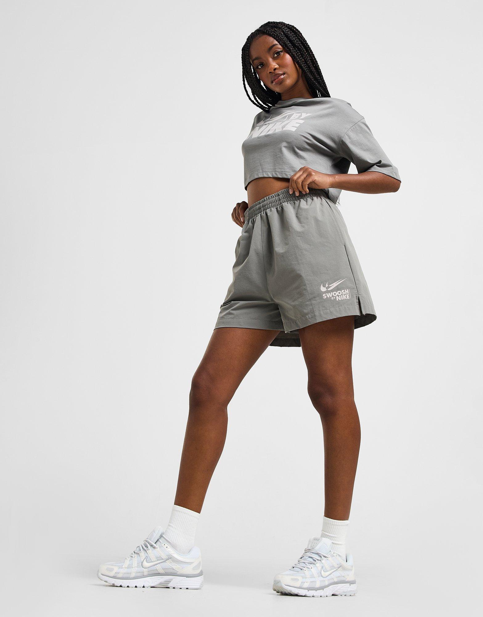 מכנסיים קצרים Swoosh Woven | נשים