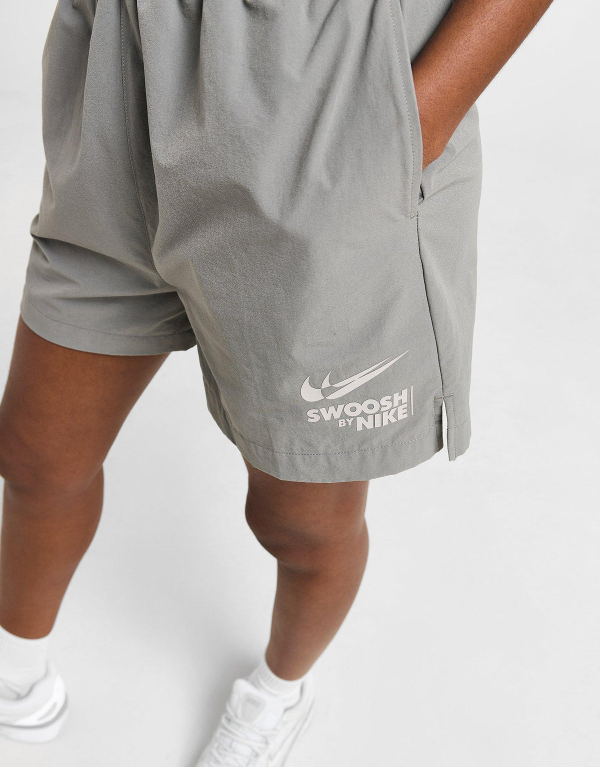 מכנסיים קצרים Swoosh Woven | נשים