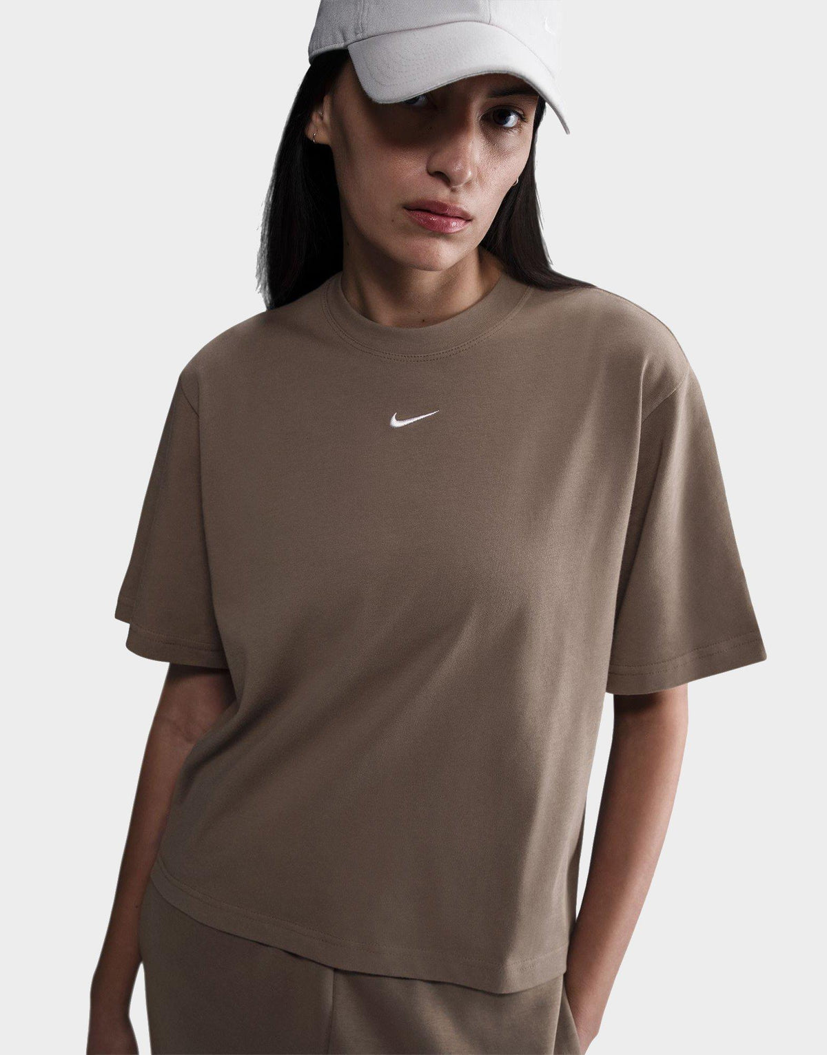 טי שירט לוגו Essential Boxy | נשים