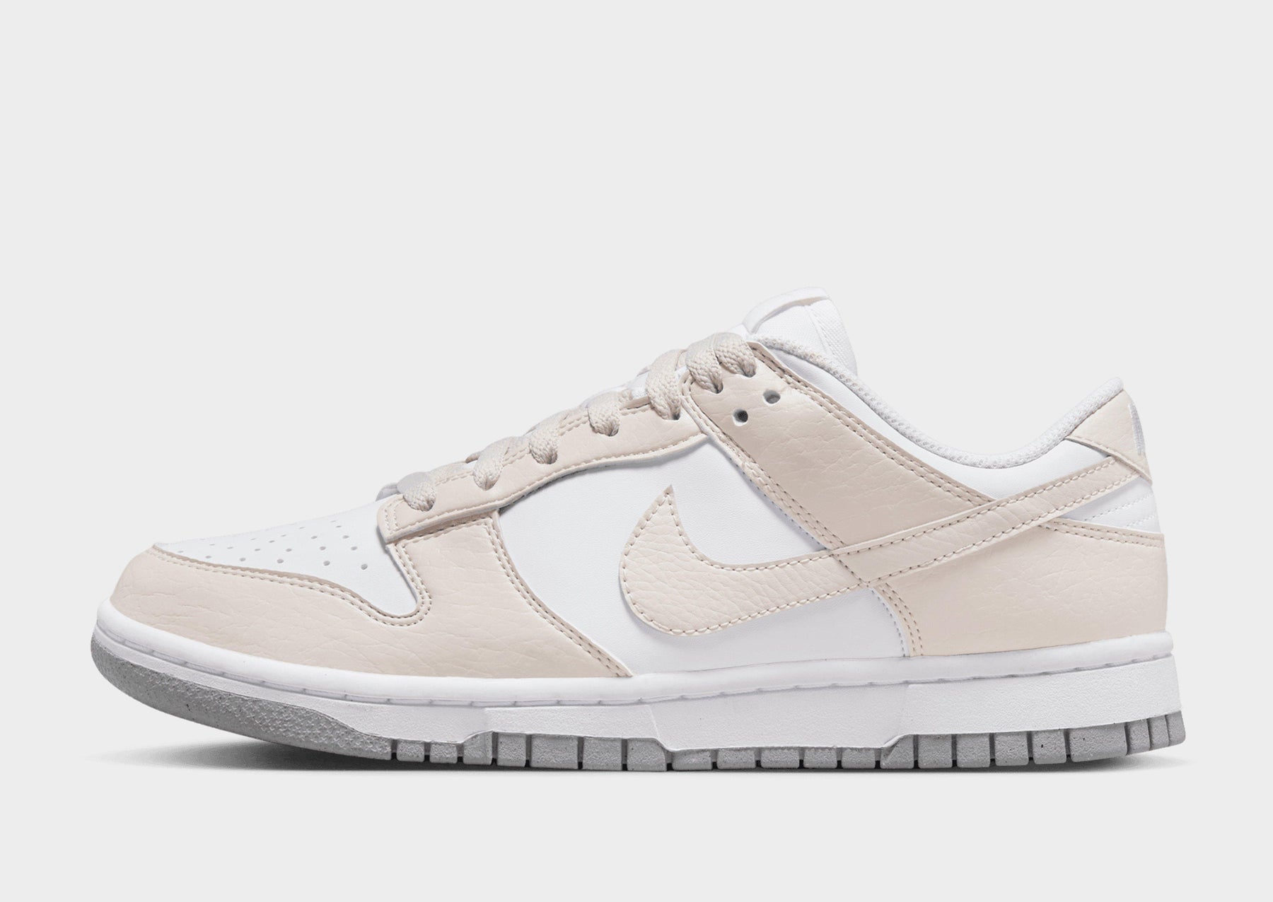 סניקרס Dunk Low Next Nature White Light Orewood | נשים