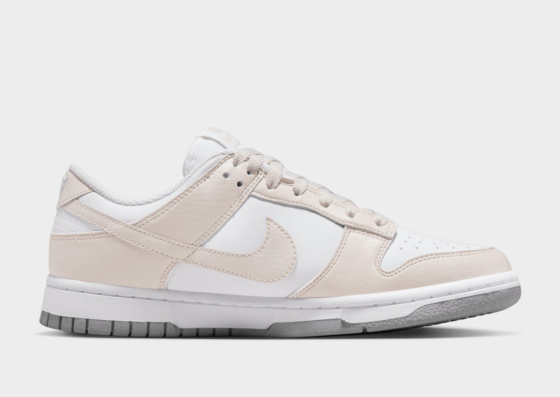 סניקרס Dunk Low Next Nature White Light Orewood | נשים