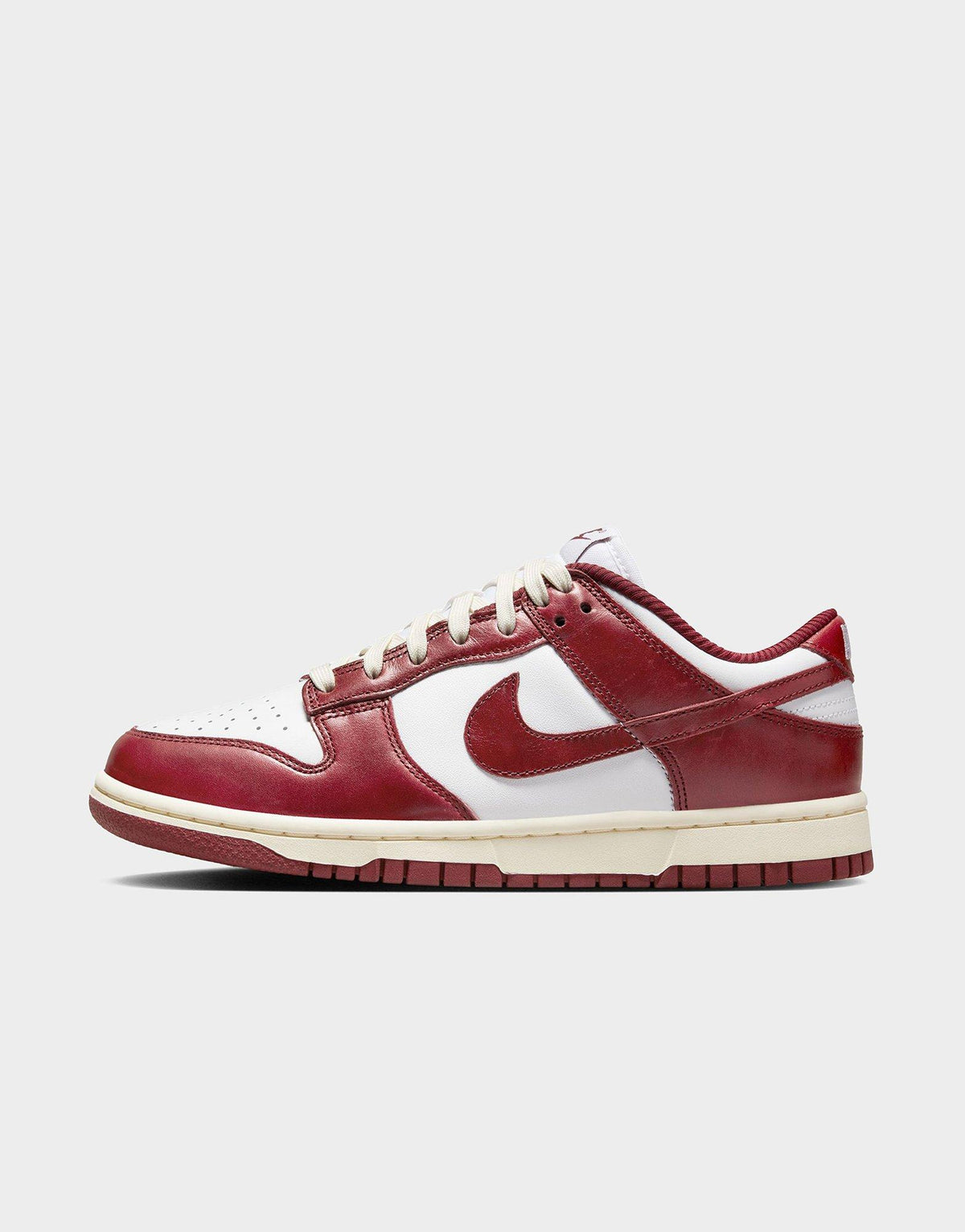סניקרס Dunk Low PRM Team Red | נשים