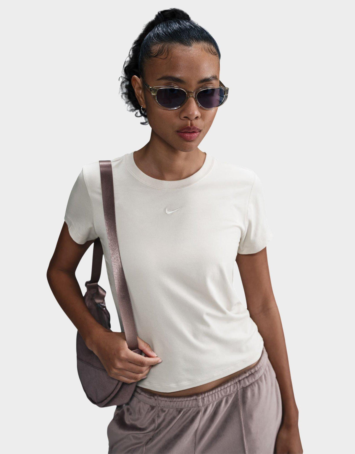 טי שירט Essential Sportswear Chill Knit | נשים
