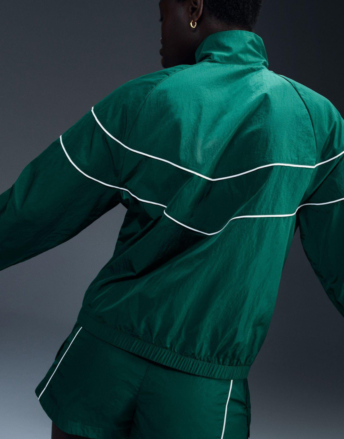 ג'קט אוברסייז Windrunner UV | נשים