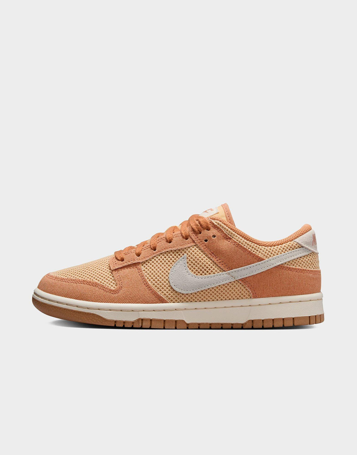 סניקרס Dunk Low SE Next Nature Amber Brown | נשים