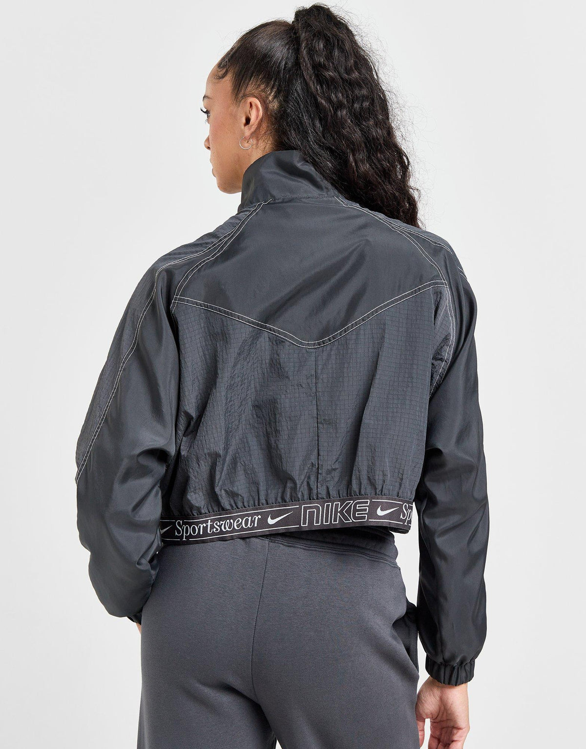 ג'קט קרופ אוברסייז Sportswear Woven | נשים