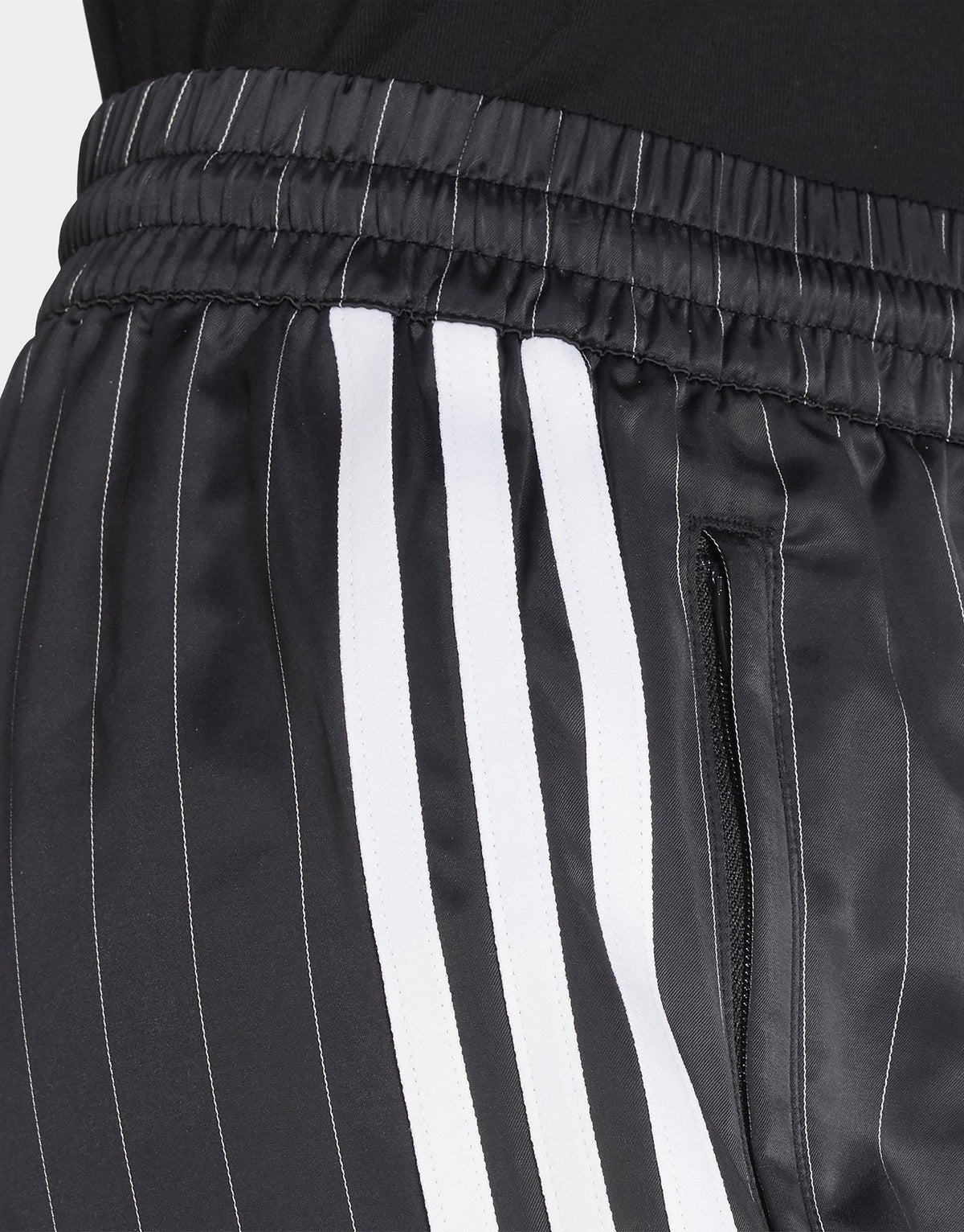 מכנסיים קצרים Pinstripe Satin | נשים