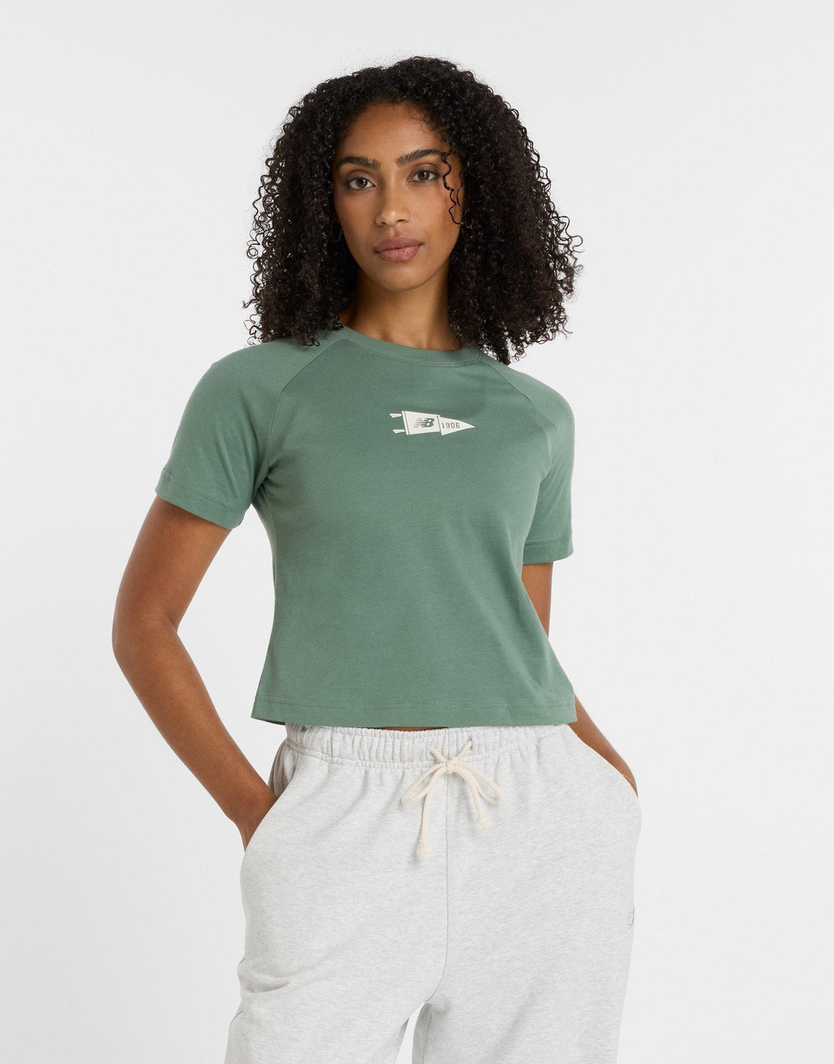 טי שירט גרפית Varsity Pennant | נשים