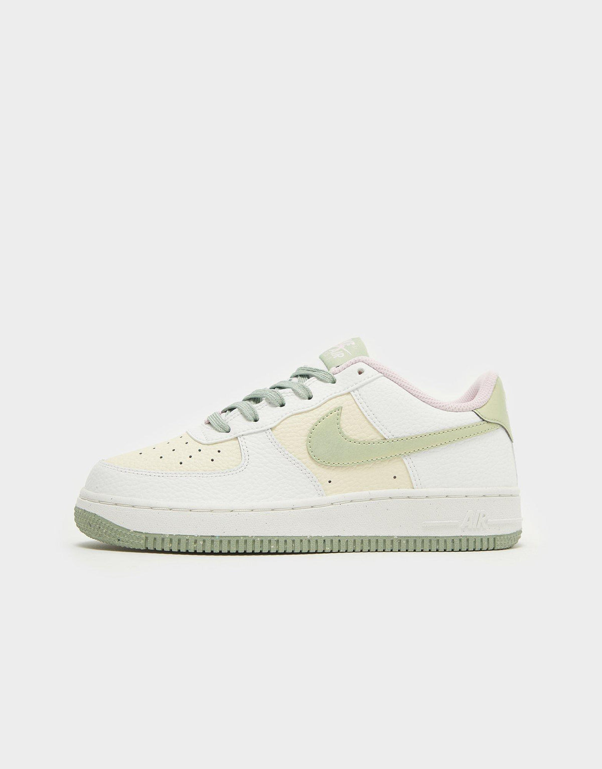 סניקרס Air Force 1 LV8 | ג'וניורס