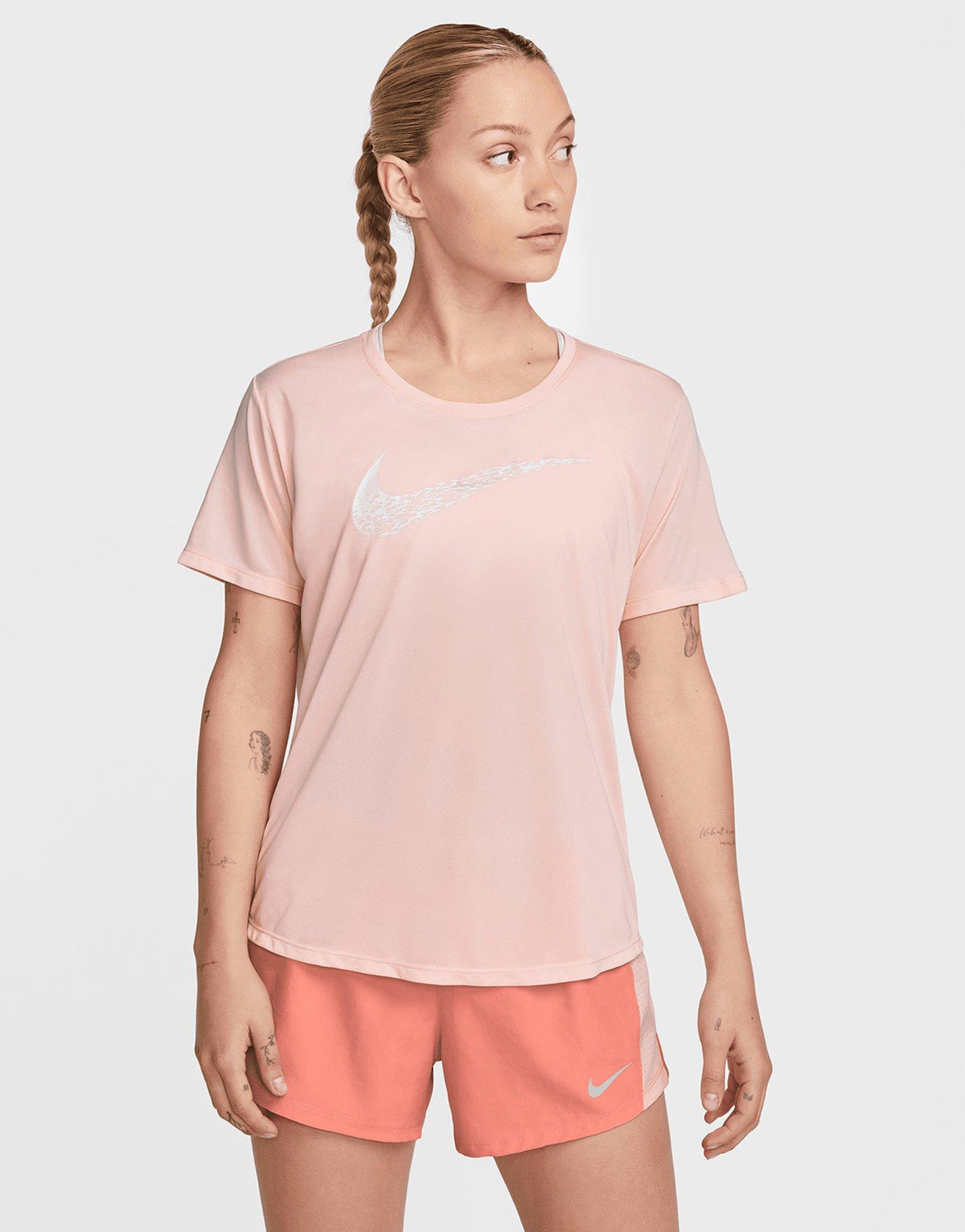חולצת ריצה דריי פיט Swoosh | נשים