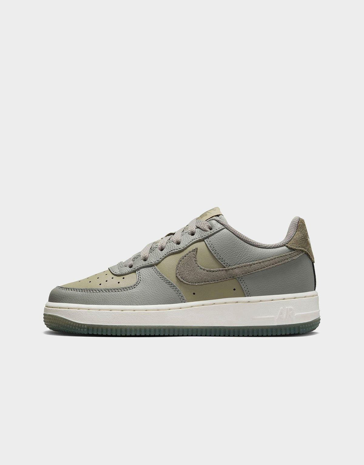 סניקרס Air Force 1 '07 LV8 4 | ג'וניורס